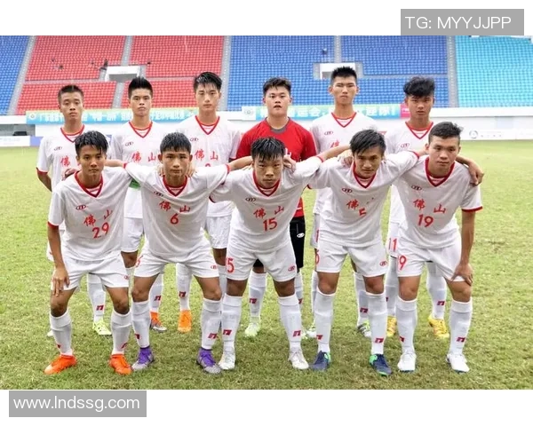 2018年足球巨星风采全景展示:技术、魅力与赛场荣耀的完美结合