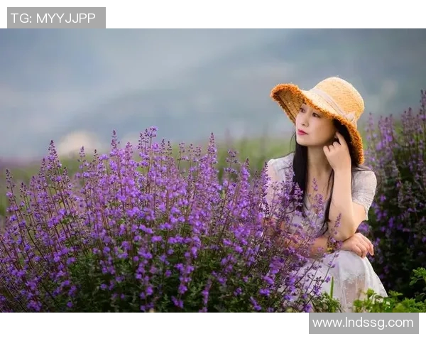 女星与足球球星的浪漫邂逅:从绿茵场到红毯的爱情故事揭秘